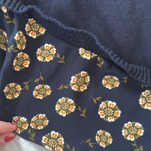 Sweater - Picture 2 of 6